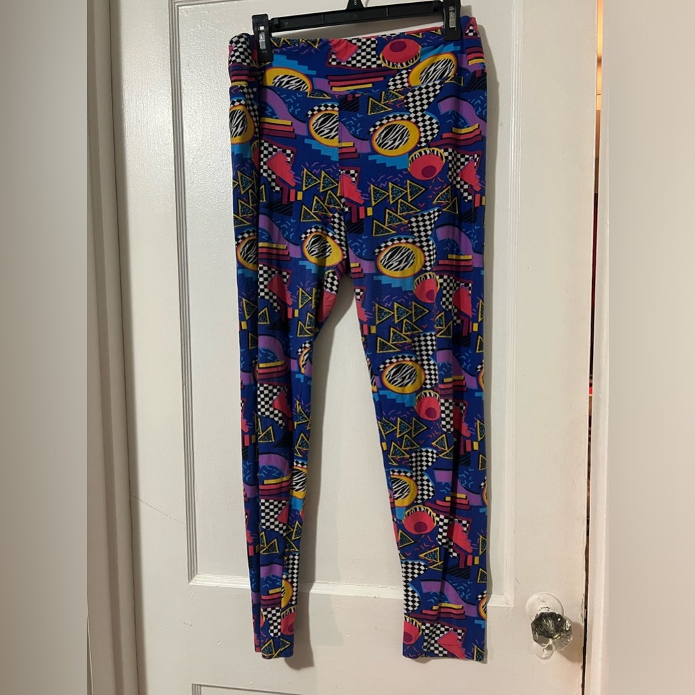 ⚡️5/$25 Bundle⚡️ 90s- inspired LuLaRoe leggings. Gently worn, size Tall/Curvy